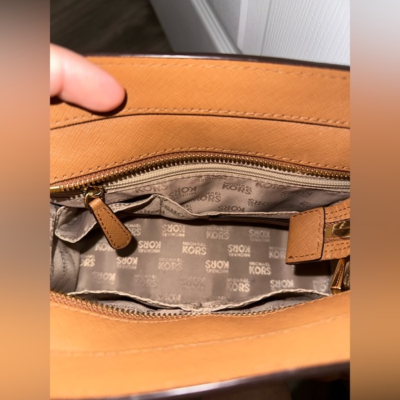 Authentic Michael Kors Purse Bag Satchel - Picture 4 of 12